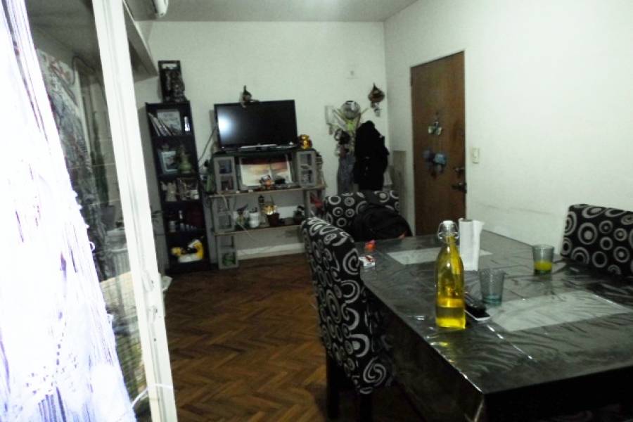 Flores,Capital Federal,Argentina,2 Bedrooms Bedrooms,1 BañoBathrooms,Apartamentos,LAUTARO,7396