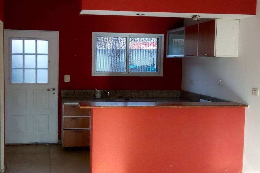 Hurlingham, Buenos Aires, Argentina, 2 Habitaciones Habitaciones, ,2 BathroomsBathrooms,Duplex-Triplex,Venta,GUEMES,1,7431