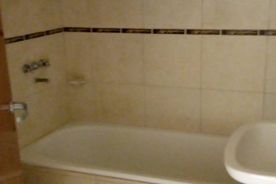 Hurlingham, Buenos Aires, Argentina, 2 Habitaciones Habitaciones, ,2 BathroomsBathrooms,Duplex-Triplex,Venta,GUEMES,1,7431