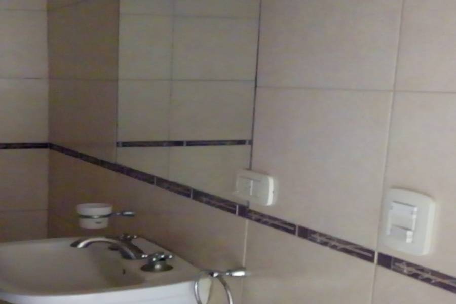 Hurlingham, Buenos Aires, Argentina, 2 Habitaciones Habitaciones, ,2 BathroomsBathrooms,Duplex-Triplex,Venta,GUEMES,1,7431