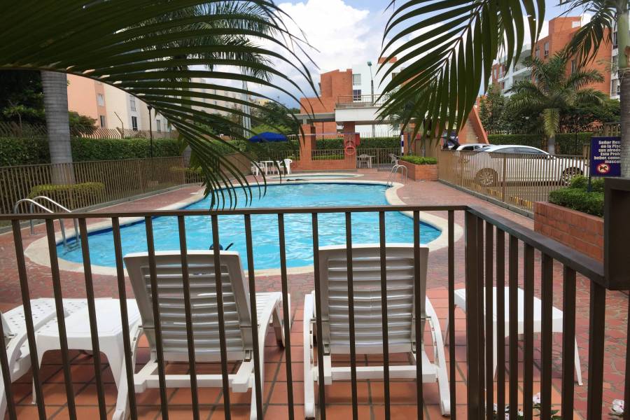 Piscina para adultos y piscina para niñ@s
