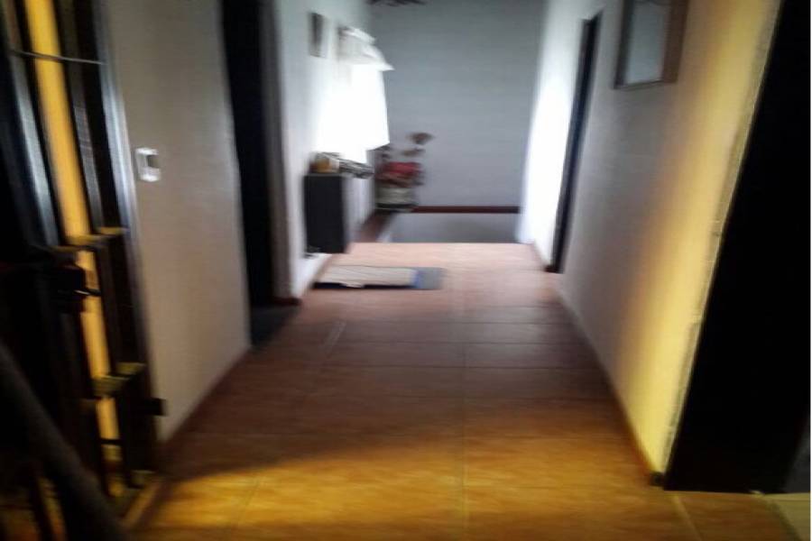 Hurlingham, Buenos Aires, Argentina, ,Chalets,Venta,CANUELAS ,1,7632