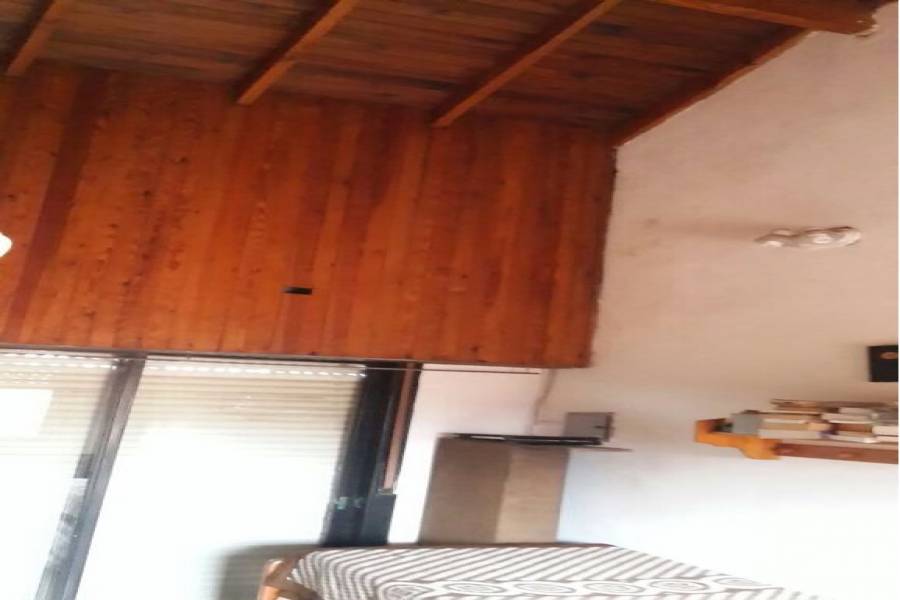 Hurlingham, Buenos Aires, Argentina, ,Chalets,Venta,CANUELAS ,1,7632