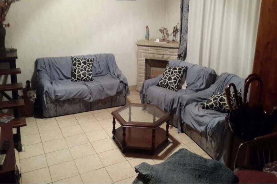 Hurlingham, Buenos Aires, Argentina, ,Chalets,Venta,CANUELAS ,1,7632