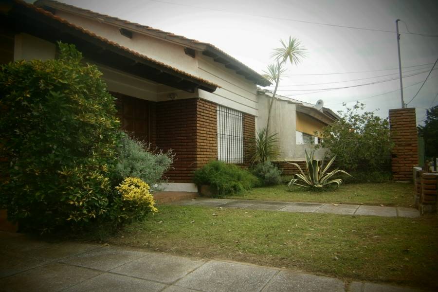 Mar del Tuyu,Buenos Aires,Argentina,3 Bedrooms Bedrooms,2 BathroomsBathrooms,Casas,56 Nº167 entre (1 y 2),7660