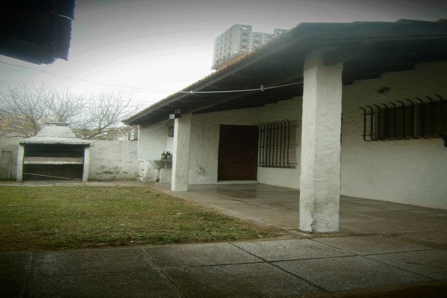 Mar del Tuyu,Buenos Aires,Argentina,3 Bedrooms Bedrooms,2 BathroomsBathrooms,Casas,56 Nº167 entre (1 y 2),7660