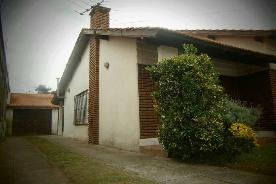 Mar del Tuyu,Buenos Aires,Argentina,3 Bedrooms Bedrooms,2 BathroomsBathrooms,Casas,56 Nº167 entre (1 y 2),7660