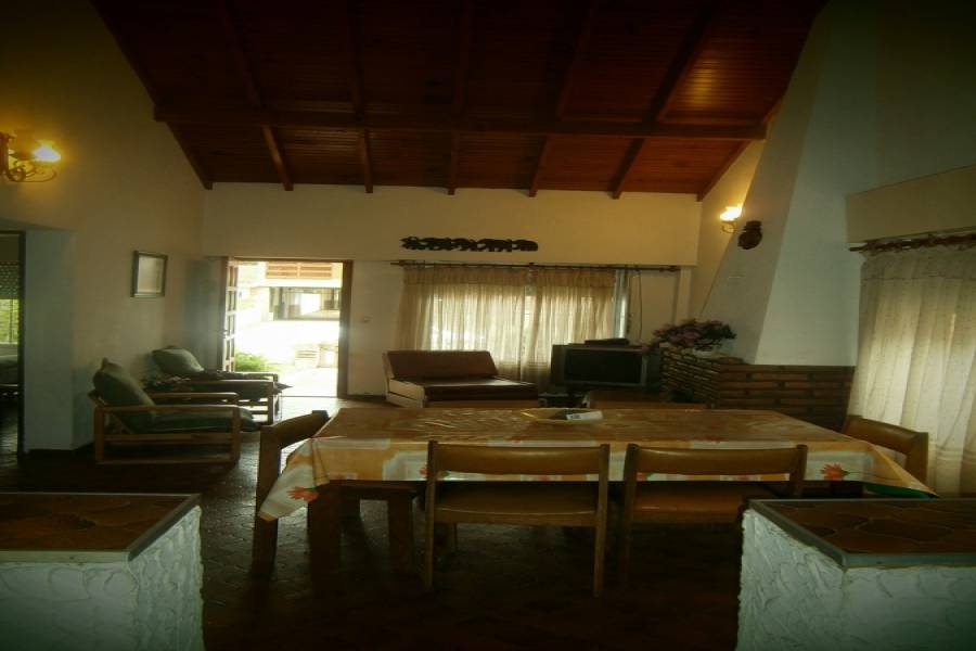 Mar del Tuyu,Buenos Aires,Argentina,3 Bedrooms Bedrooms,2 BathroomsBathrooms,Casas,56 Nº167 entre (1 y 2),7660