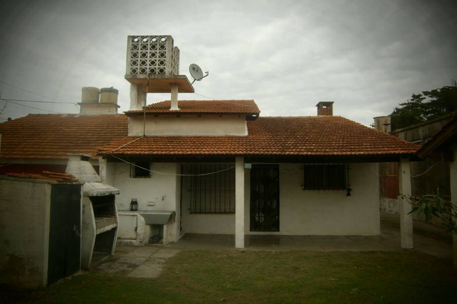 Mar del Tuyu,Buenos Aires,Argentina,3 Bedrooms Bedrooms,2 BathroomsBathrooms,Casas,56 Nº167 entre (1 y 2),7660