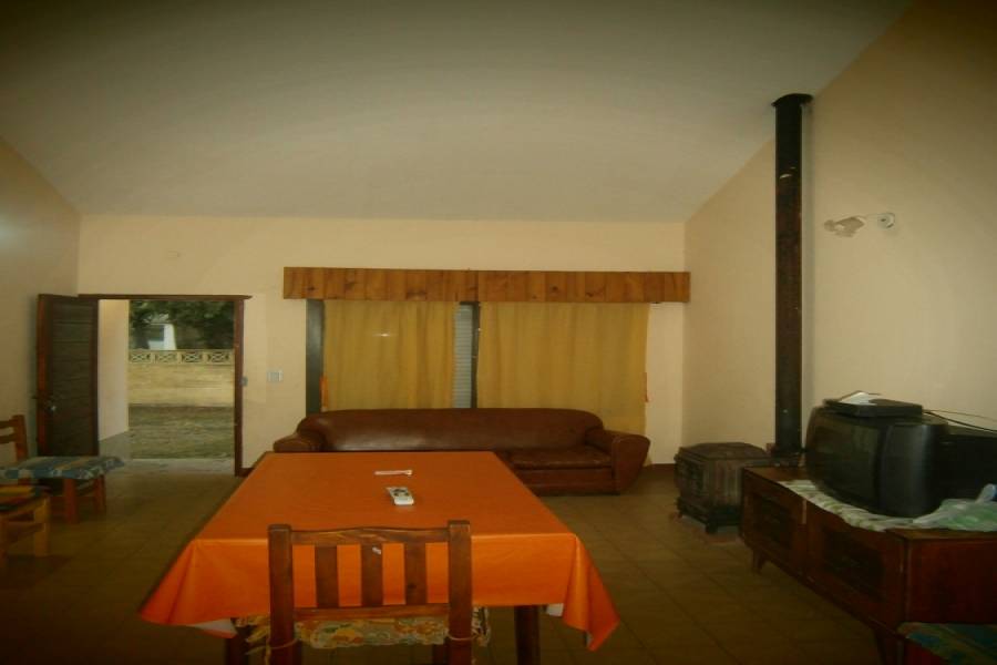 Mar del Tuyu,Buenos Aires,Argentina,2 Bedrooms Bedrooms,1 BañoBathrooms,Casas,58 Nº592 entre (5 y 6),7664