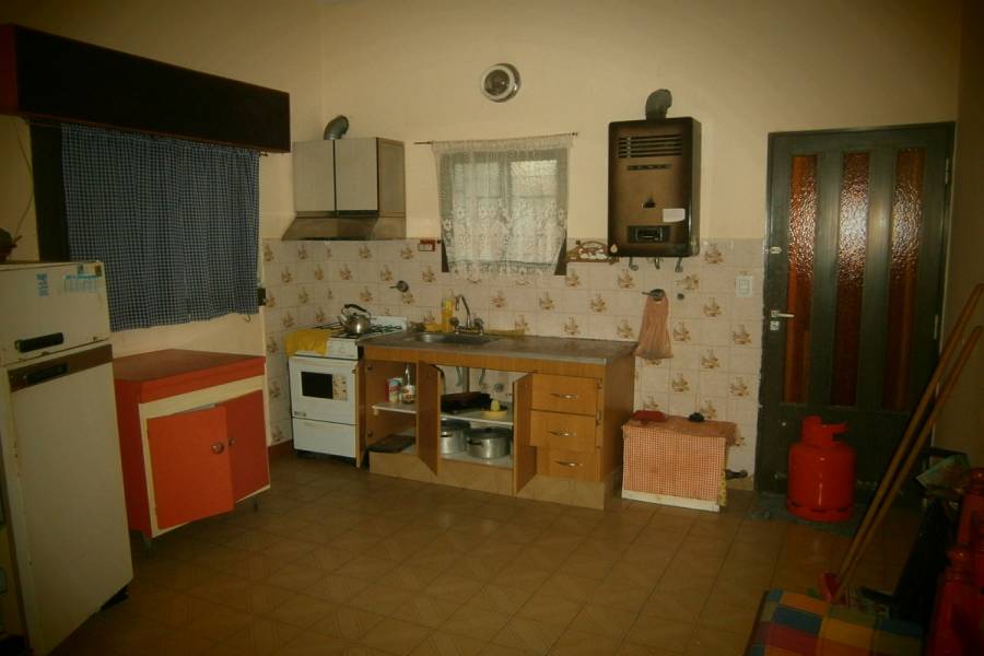 Mar del Tuyu,Buenos Aires,Argentina,2 Bedrooms Bedrooms,1 BañoBathrooms,Casas,58 Nº592 entre (5 y 6),7664