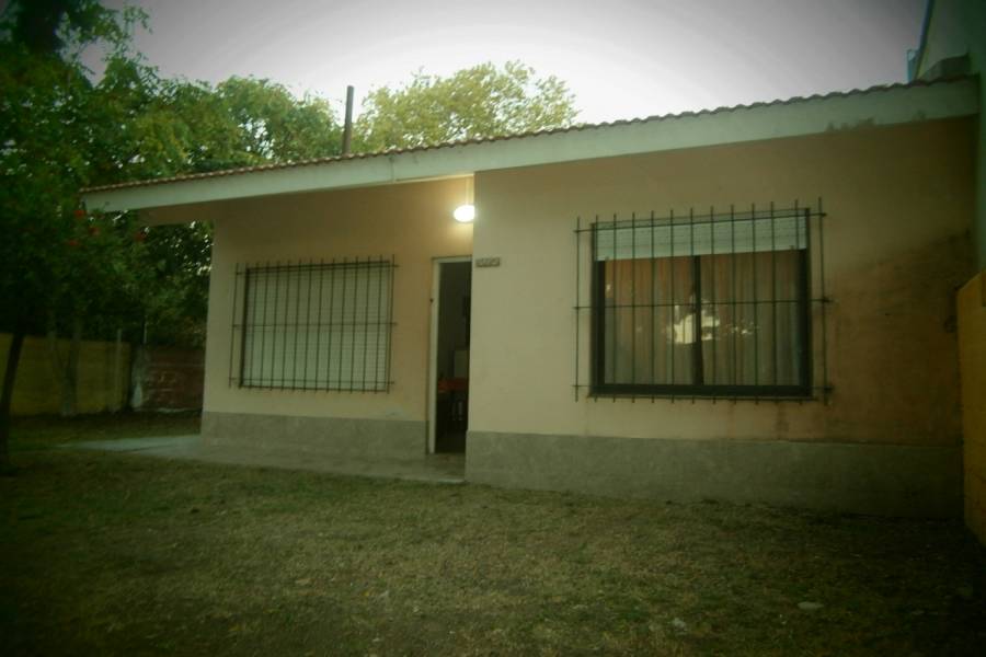 Mar del Tuyu,Buenos Aires,Argentina,2 Bedrooms Bedrooms,1 BañoBathrooms,Casas,58 Nº592 entre (5 y 6),7664