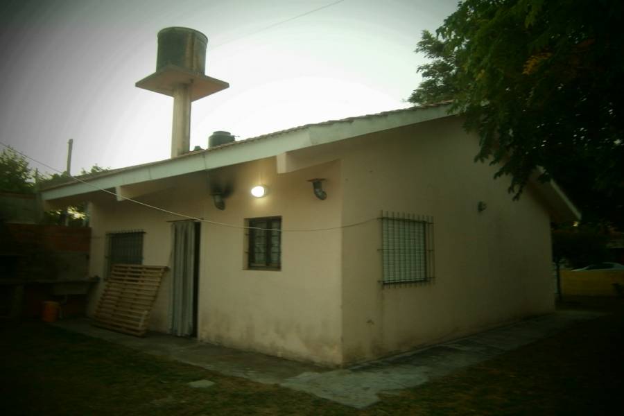 Mar del Tuyu,Buenos Aires,Argentina,2 Bedrooms Bedrooms,1 BañoBathrooms,Casas,58 Nº592 entre (5 y 6),7664