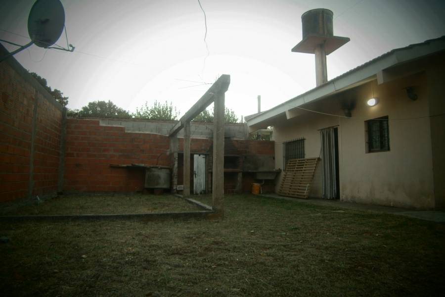 Mar del Tuyu,Buenos Aires,Argentina,2 Bedrooms Bedrooms,1 BañoBathrooms,Casas,58 Nº592 entre (5 y 6),7664