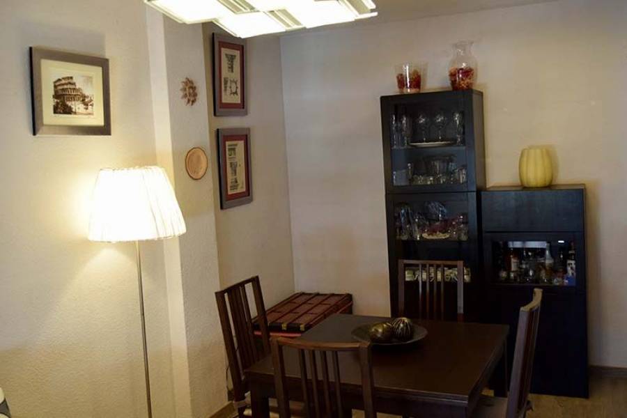 Alicante,Alicante,España,3 Bedrooms Bedrooms,2 BathroomsBathrooms,Pisos,7752