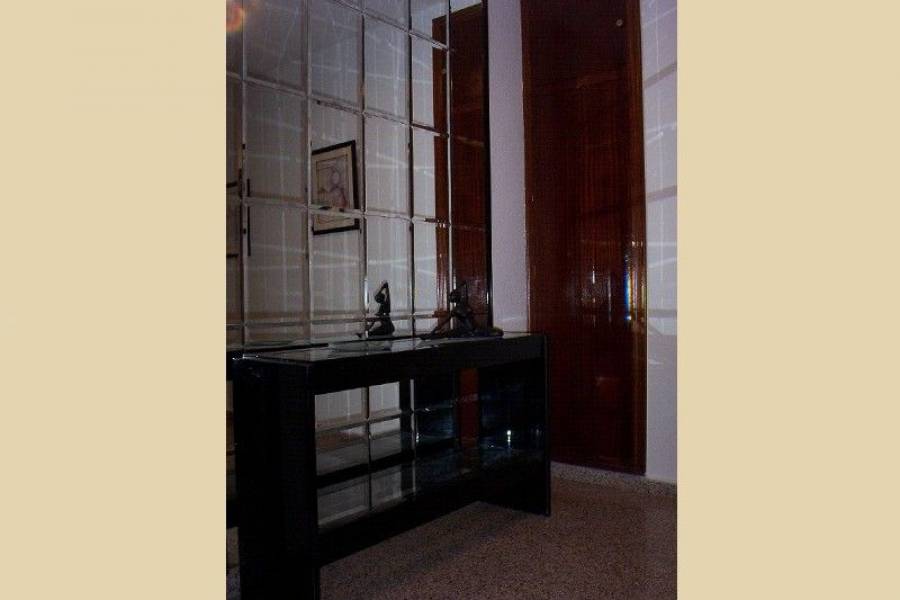Alicante,Alicante,España,4 Bedrooms Bedrooms,2 BathroomsBathrooms,Pisos,7761