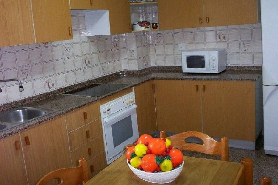 Alicante,Alicante,España,4 Bedrooms Bedrooms,2 BathroomsBathrooms,Pisos,7761