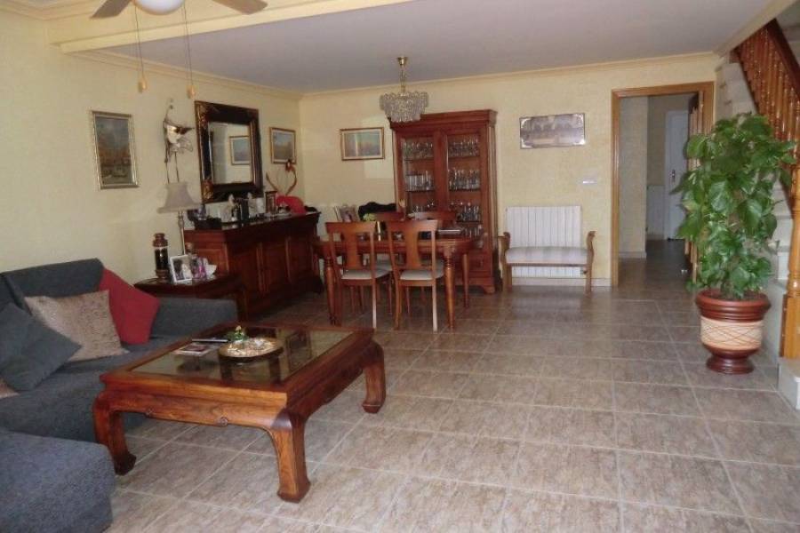 Alicante,Alicante,España,4 Bedrooms Bedrooms,3 BathroomsBathrooms,Cabañas-bungalows,7898