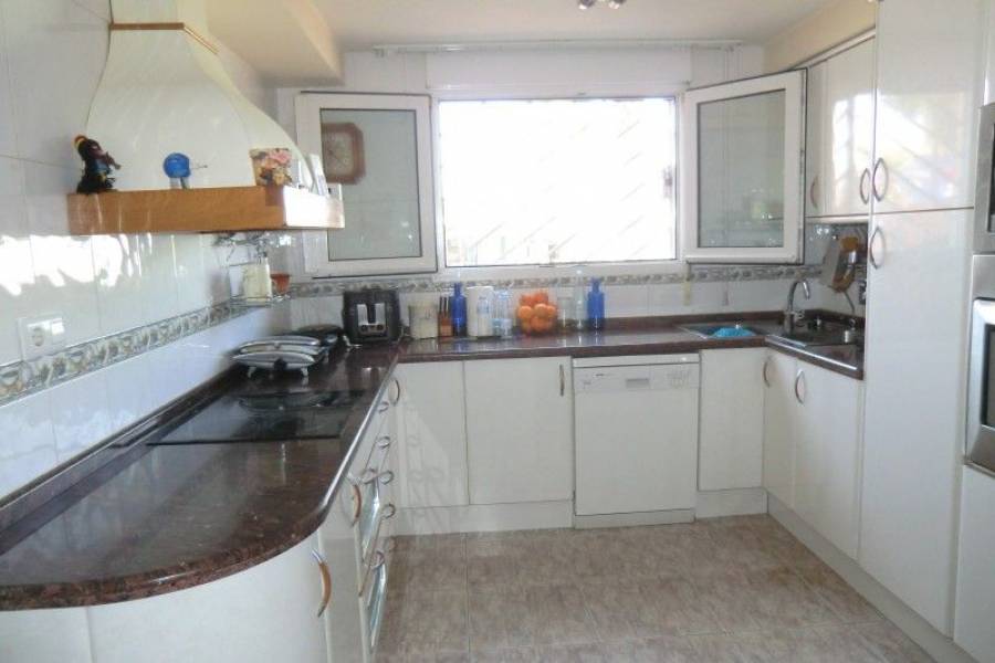 Alicante,Alicante,España,4 Bedrooms Bedrooms,3 BathroomsBathrooms,Cabañas-bungalows,7898