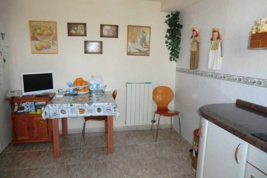 Alicante,Alicante,España,4 Bedrooms Bedrooms,3 BathroomsBathrooms,Cabañas-bungalows,7898