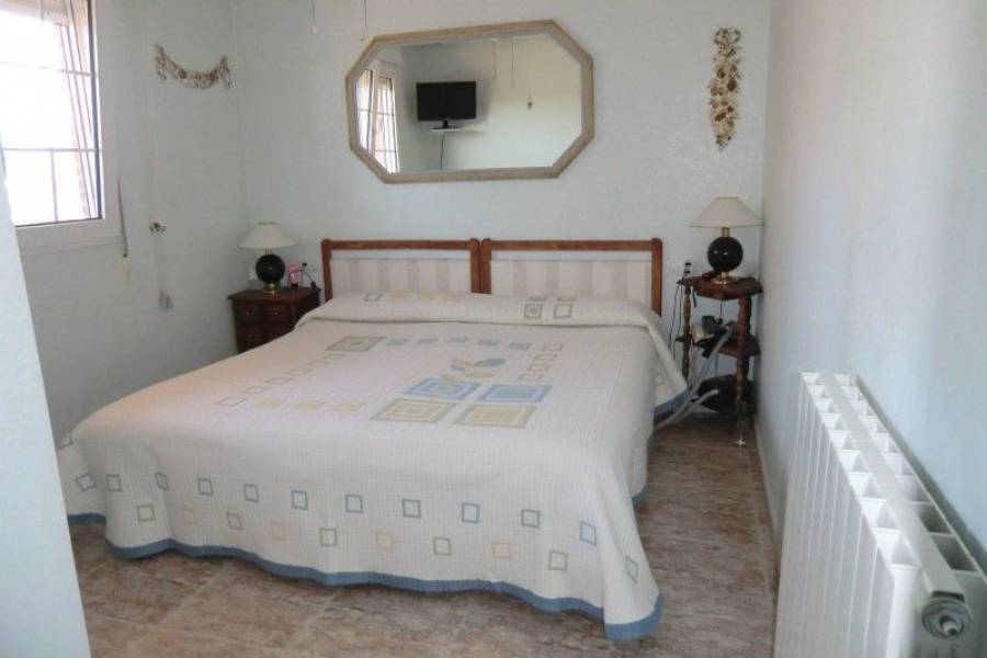 Alicante,Alicante,España,4 Bedrooms Bedrooms,3 BathroomsBathrooms,Cabañas-bungalows,7898