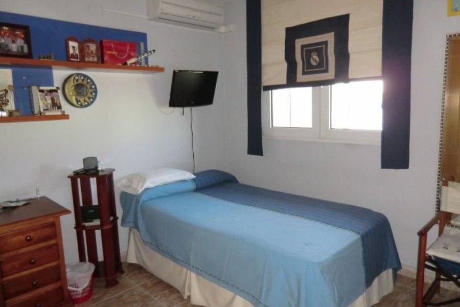 Alicante,Alicante,España,4 Bedrooms Bedrooms,3 BathroomsBathrooms,Cabañas-bungalows,7898