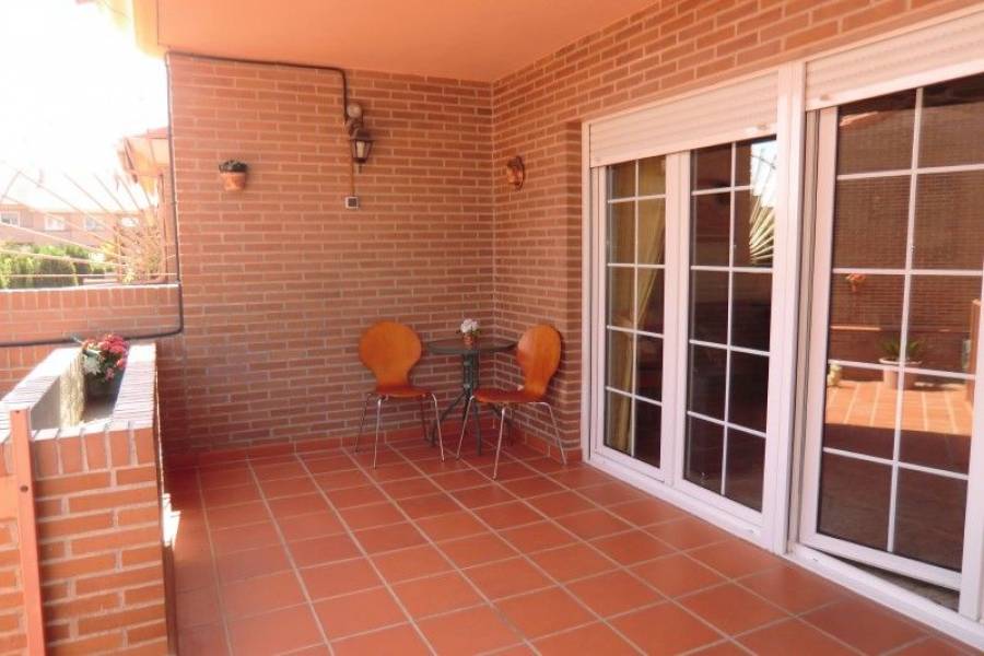 Alicante,Alicante,España,4 Bedrooms Bedrooms,3 BathroomsBathrooms,Cabañas-bungalows,7898