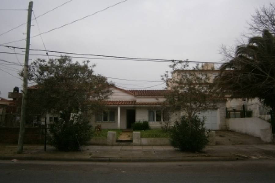 Santa Teresita,Buenos Aires,Argentina,4 Bedrooms Bedrooms,2 BathroomsBathrooms,Casas,40,8115