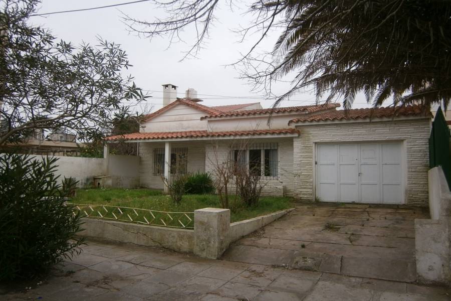 Santa Teresita,Buenos Aires,Argentina,4 Bedrooms Bedrooms,2 BathroomsBathrooms,Casas,40,8115