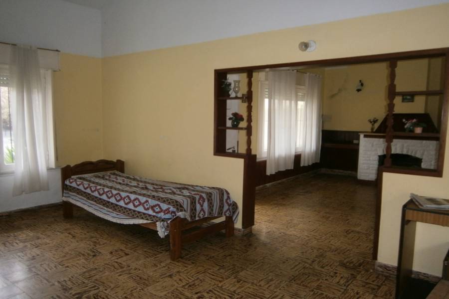 Santa Teresita,Buenos Aires,Argentina,4 Bedrooms Bedrooms,2 BathroomsBathrooms,Casas,40,8115