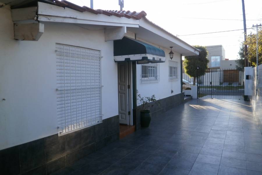 Santa Teresita,Buenos Aires,Argentina,2 Bedrooms Bedrooms,1 BañoBathrooms,Casas,7,8125