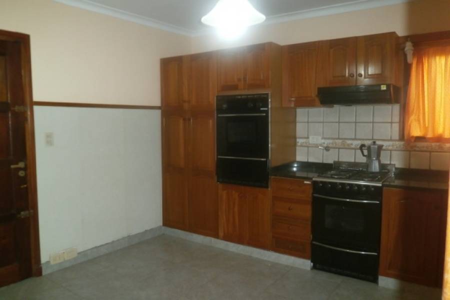 Santa Teresita,Buenos Aires,Argentina,3 Bedrooms Bedrooms,3 BathroomsBathrooms,Casas,URQUIZA,8127