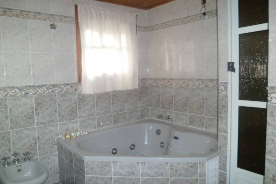Santa Teresita,Buenos Aires,Argentina,3 Bedrooms Bedrooms,3 BathroomsBathrooms,Casas,URQUIZA,8127