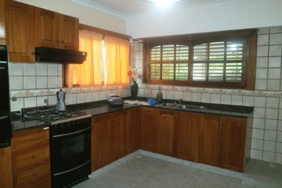 Santa Teresita,Buenos Aires,Argentina,3 Bedrooms Bedrooms,3 BathroomsBathrooms,Casas,URQUIZA,8127