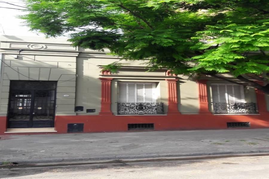 VENTA casa Antigua Av de Mayo 844: 8 habitaciones, 3 baños, cocina, recepción, estar, lote 460 m2, 320 m2 cubiertos. ATENCIÓN INVERSORES única en el mercado. Ideal profesionales, instituciones
