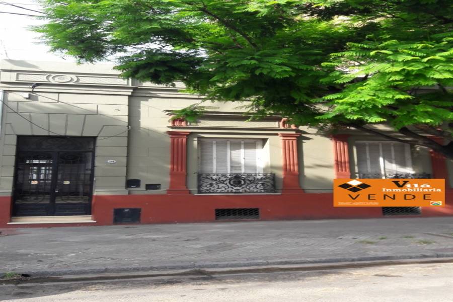 VENTA casa Antigua Av de Mayo 844: 8 habitaciones, 3 baños, cocina, recepción, estar, lote 460 m2, 320 m2 cubiertos. ATENCIÓN INVERSORES única en el mercado. Ideal profesionales, instituciones