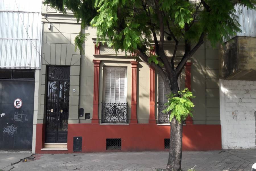 VENTA casa Antigua Av de Mayo 844: 8 habitaciones, 3 baños, cocina, recepción, estar, lote 460 m2, 320 m2 cubiertos. ATENCIÓN INVERSORES única en el mercado. Ideal profesionales, instituciones