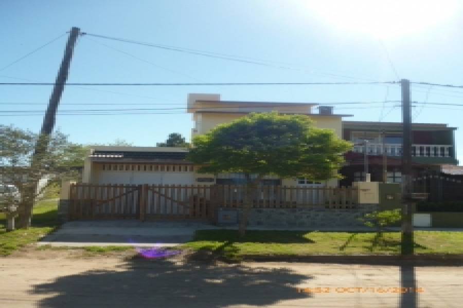 Santa Teresita,Buenos Aires,Argentina,3 Bedrooms Bedrooms,3 BathroomsBathrooms,Casas,5,8144