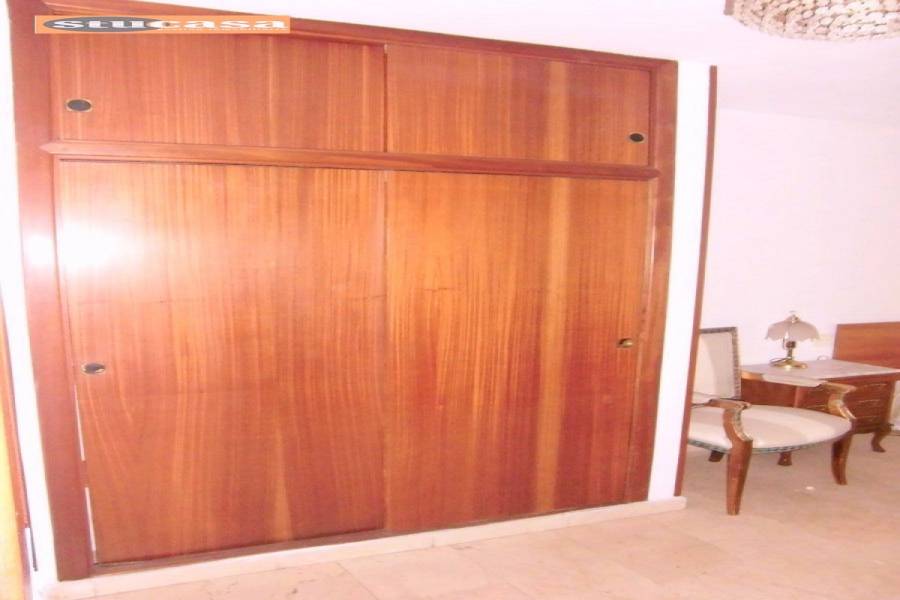 Alicante,Alicante,España,4 Bedrooms Bedrooms,2 BathroomsBathrooms,Pisos,8211