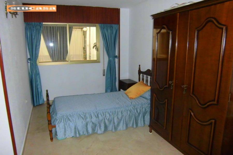 Alicante,Alicante,España,4 Bedrooms Bedrooms,2 BathroomsBathrooms,Pisos,8211