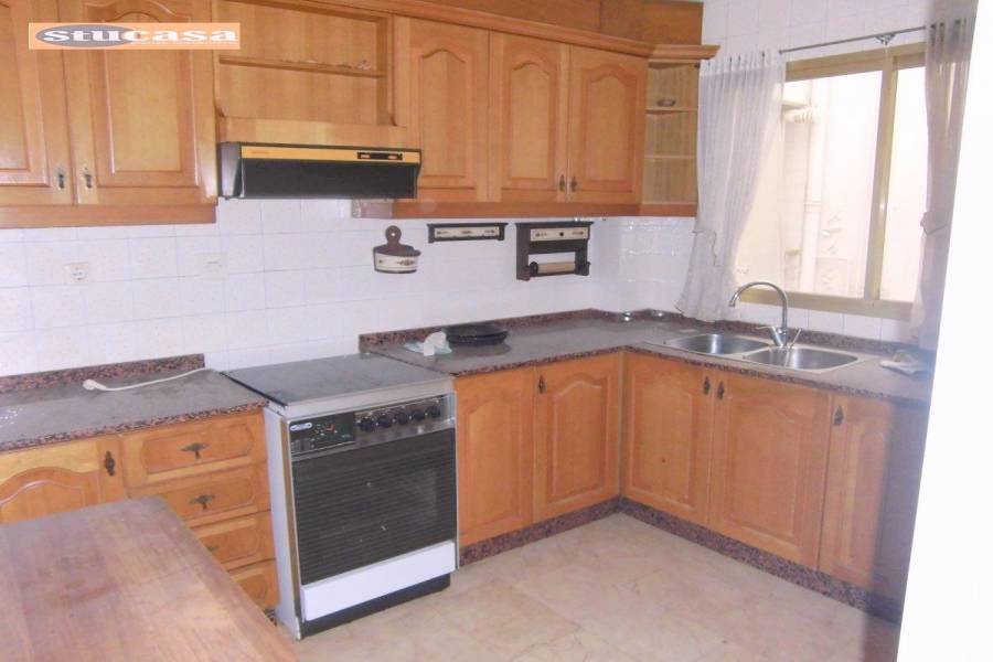 Alicante,Alicante,España,4 Bedrooms Bedrooms,2 BathroomsBathrooms,Pisos,8211