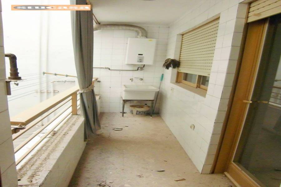 Alicante,Alicante,España,4 Bedrooms Bedrooms,2 BathroomsBathrooms,Pisos,8211