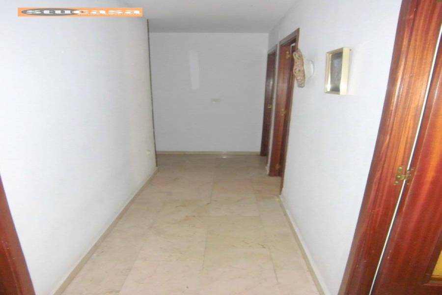 Alicante,Alicante,España,4 Bedrooms Bedrooms,2 BathroomsBathrooms,Pisos,8211