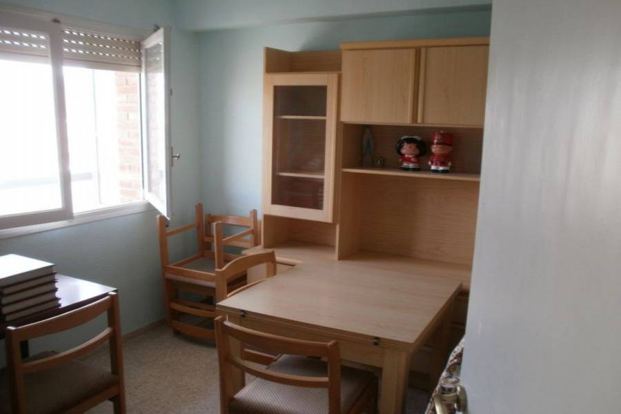 Alicante,Alicante,España,3 Bedrooms Bedrooms,1 BañoBathrooms,Pisos,8214