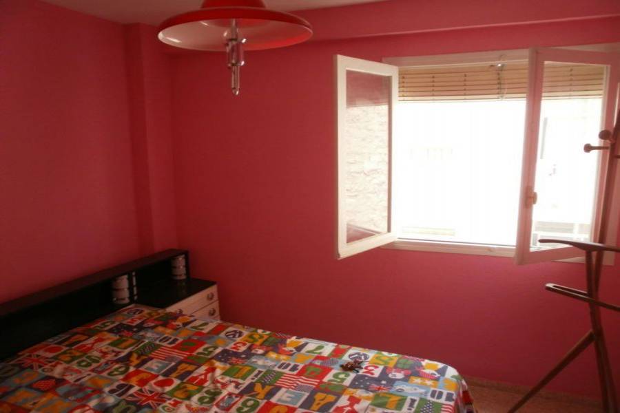 Alicante,Alicante,España,3 Bedrooms Bedrooms,1 BañoBathrooms,Pisos,8214