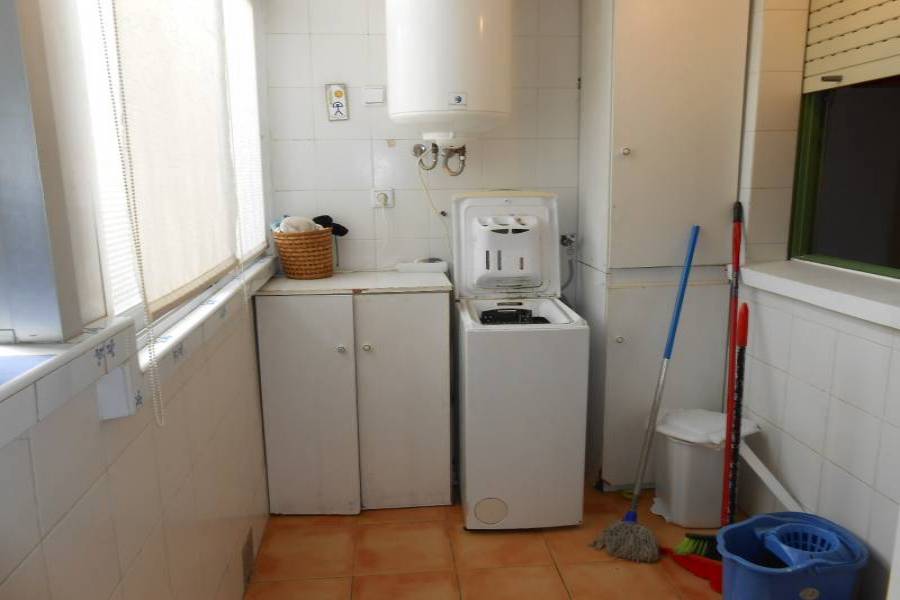 Alicante,Alicante,España,3 Bedrooms Bedrooms,2 BathroomsBathrooms,Pisos,8228