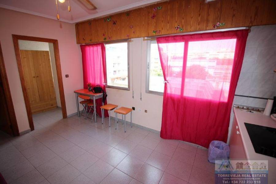 Torrevieja,Alicante,España,1 BañoBathrooms,Pisos,8237