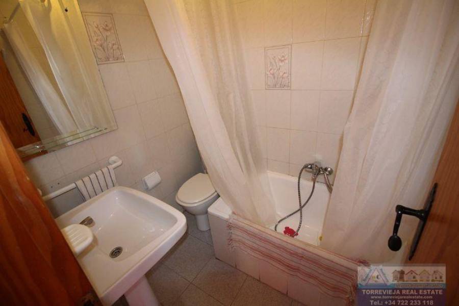 Torrevieja,Alicante,España,1 BañoBathrooms,Pisos,8237