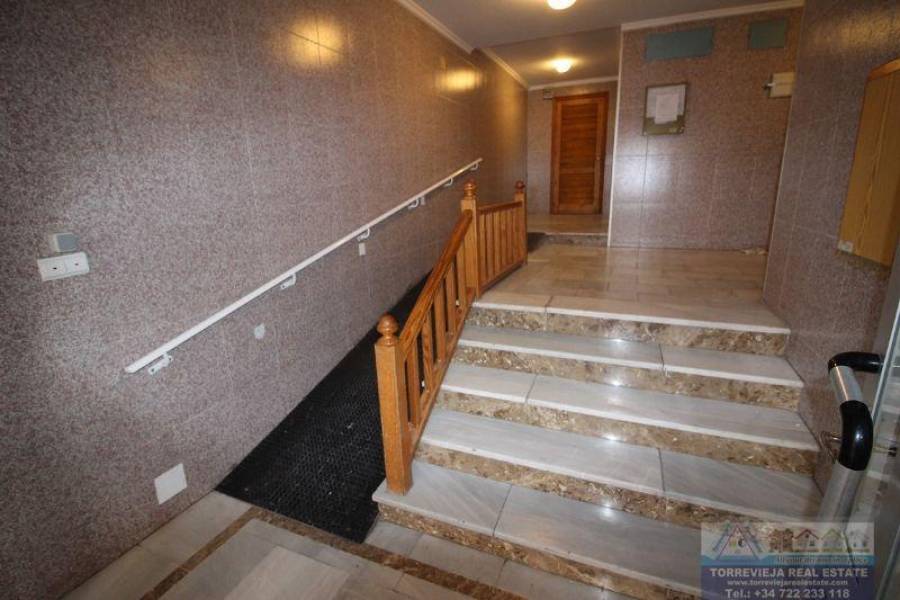 Torrevieja,Alicante,España,1 BañoBathrooms,Pisos,8237