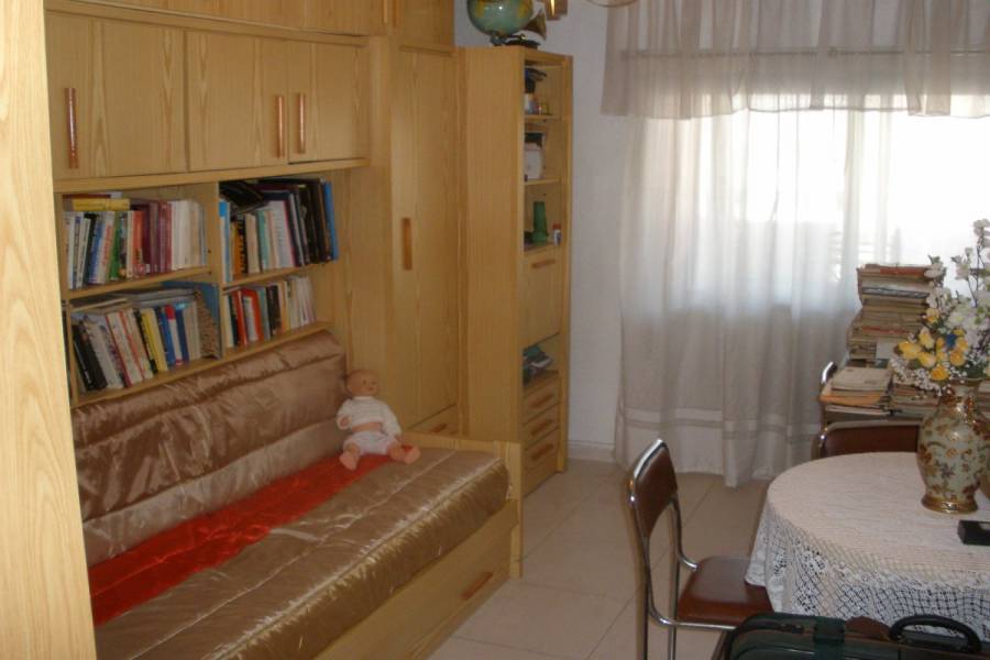 Alicante,Alicante,España,4 Bedrooms Bedrooms,1 BañoBathrooms,Pisos,8262